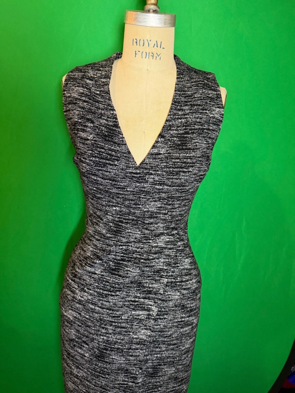 Alice + Olivia Carissa Gray Faux Wrap Dress Size 0 Sleeveless Sheath - Picture 11 of 17